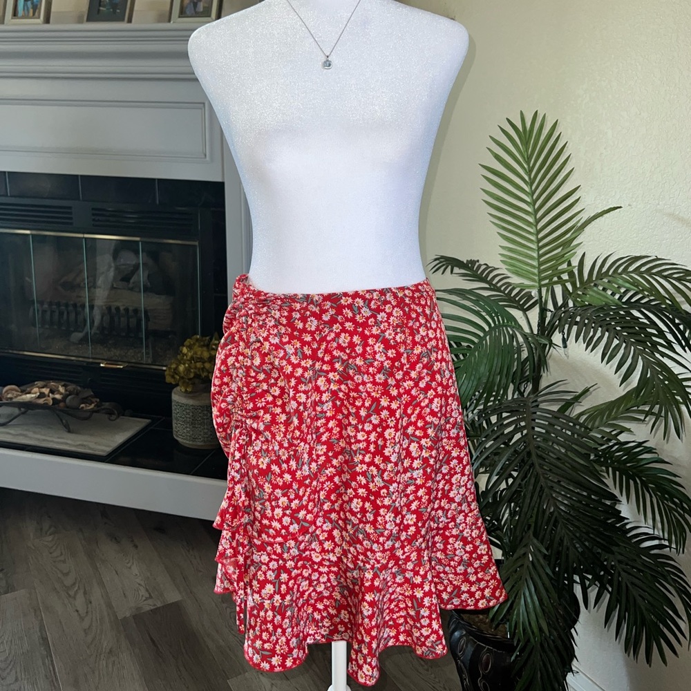 SHEIN Red Ditsy Floral Mini Skirt